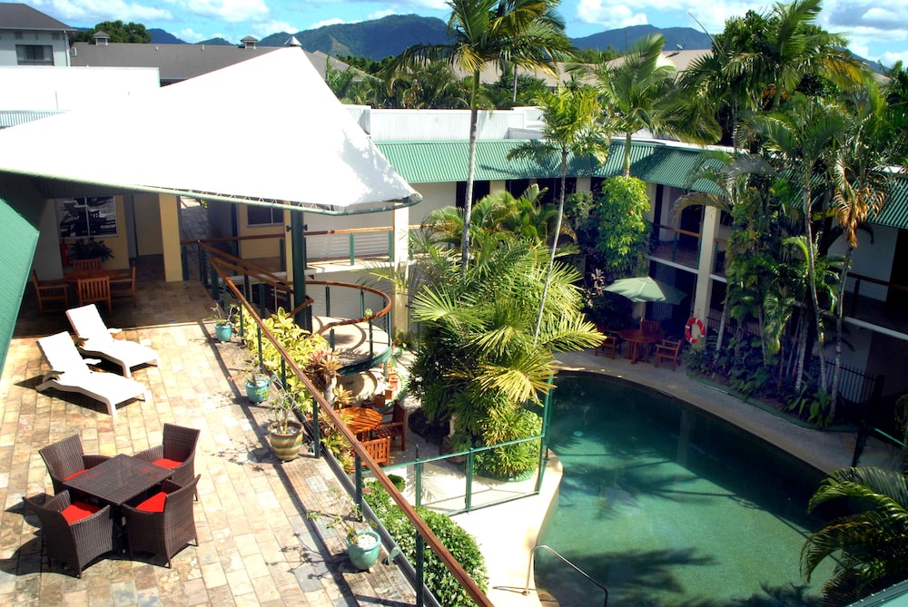 Bay Village Tropical Retreat 7/45