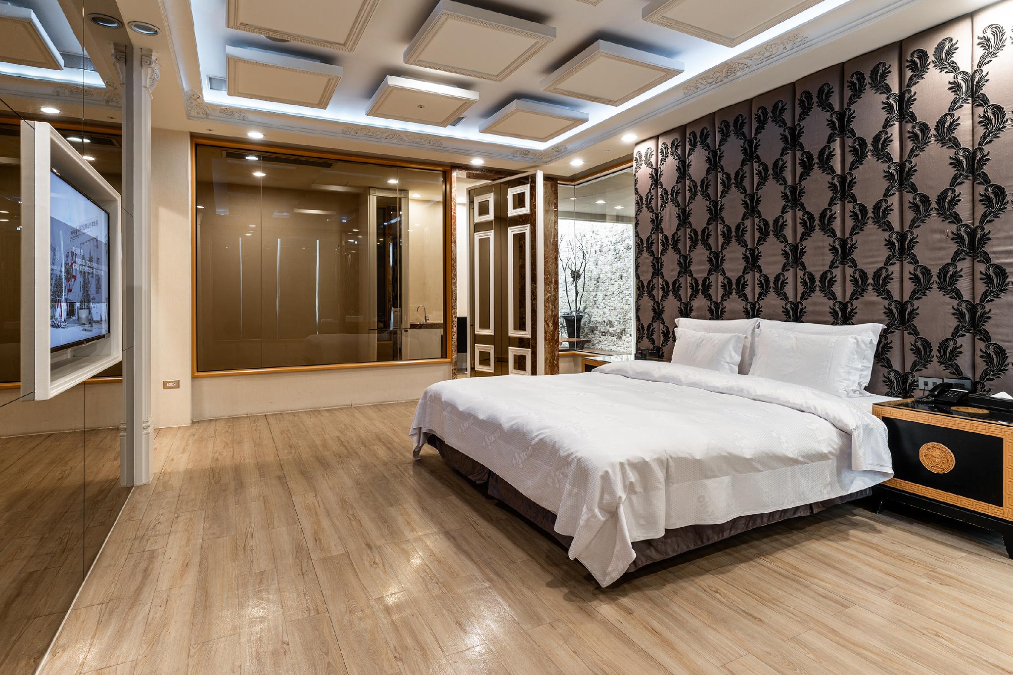 Premier, Suite