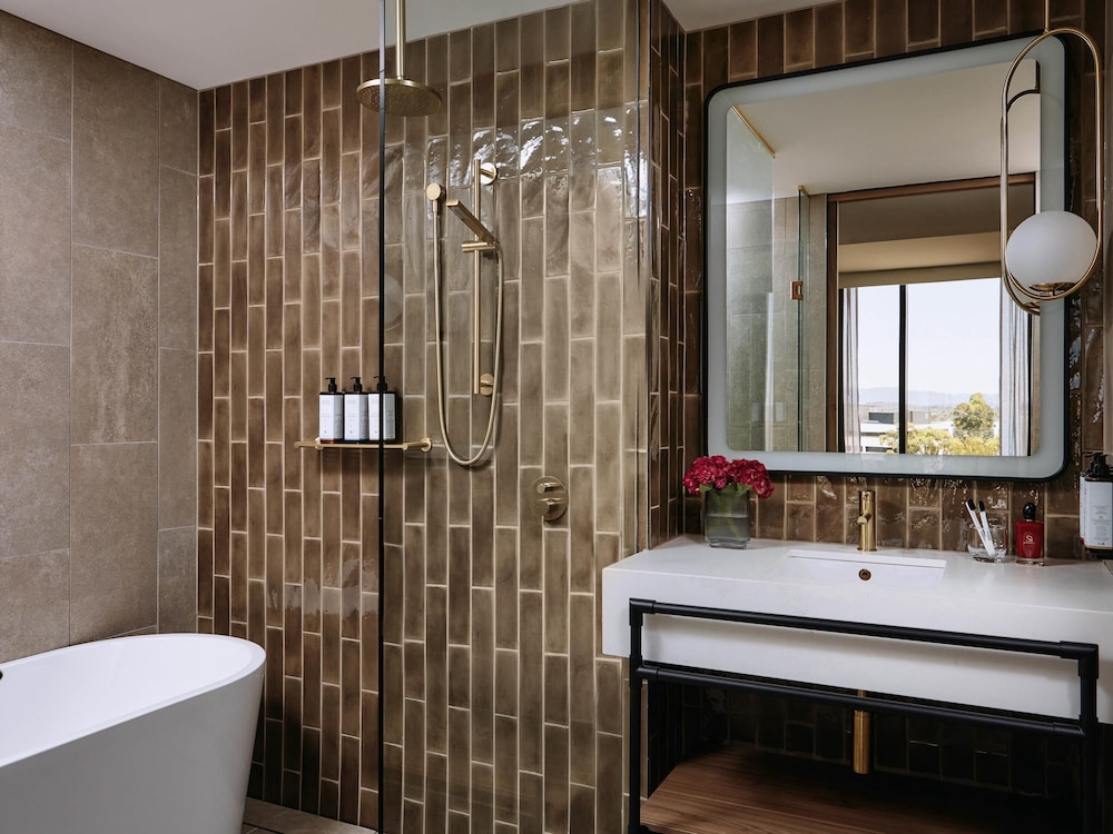 Mercure Melbourne Doncaster 68/70