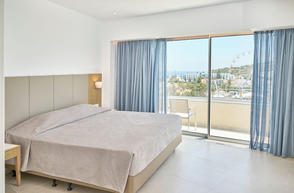1 BEDROOM, SUPERIOR, SUITE, PARTIAL SEA VIEW