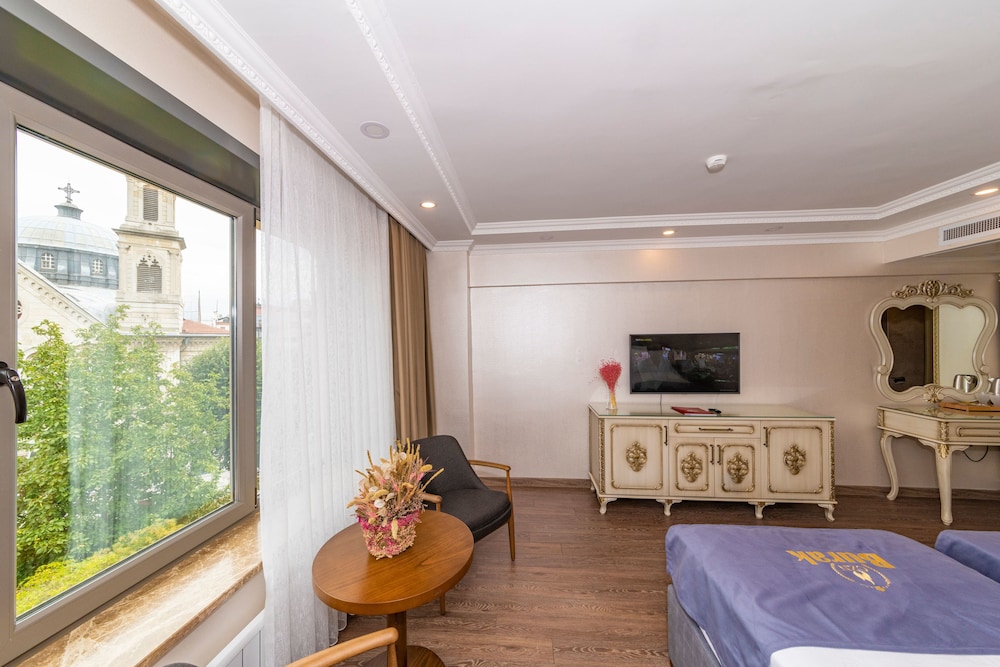CZN Burak Hotel 49/74
