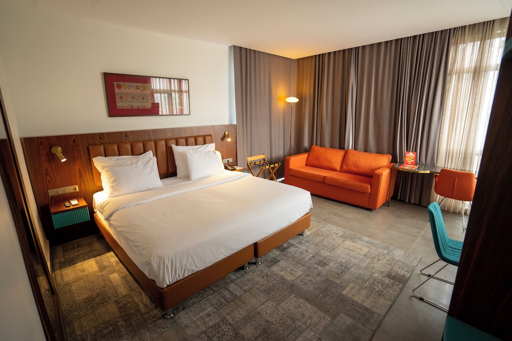 Numi Hotel 7/50