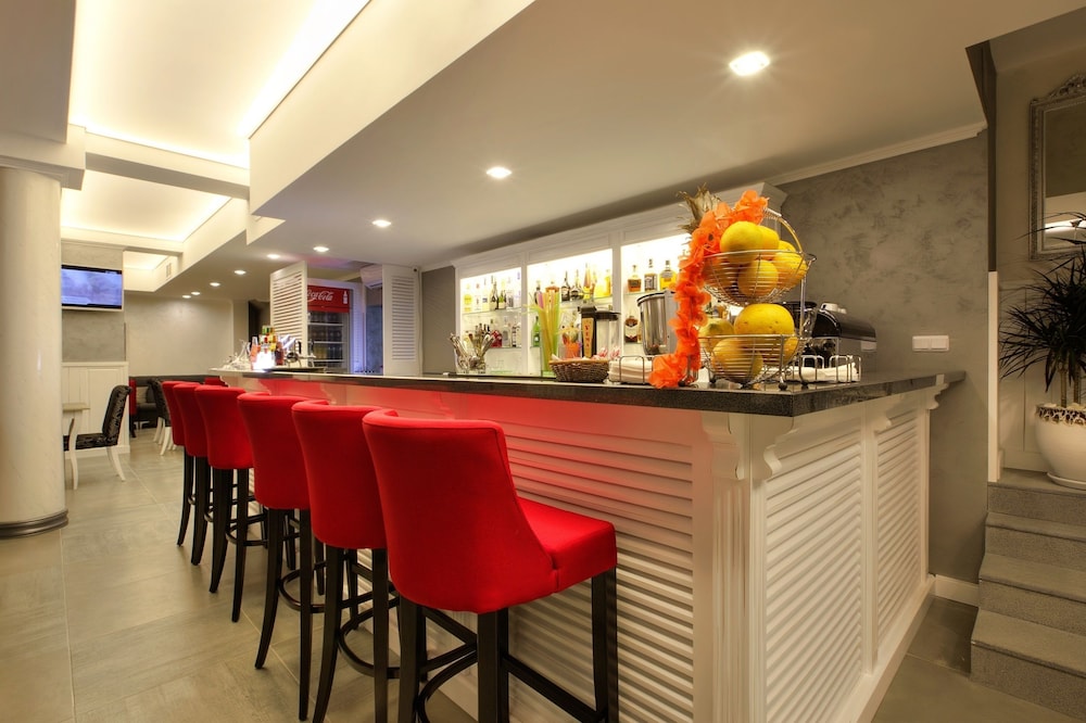 White Rock Castle Suite Hotel & Spa 35/47