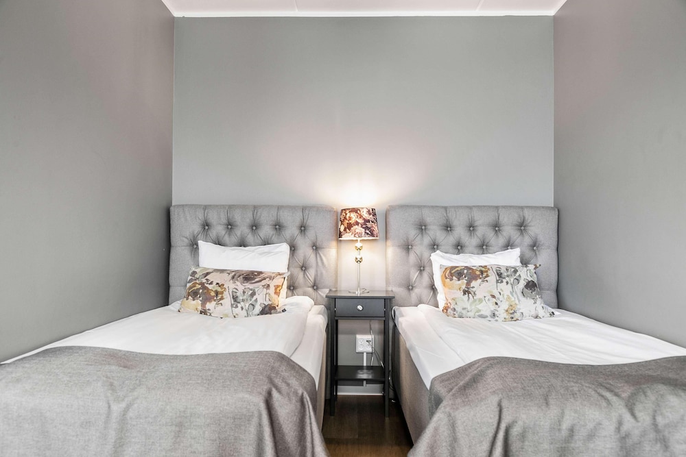 Superior, Twin Beds, Sofa