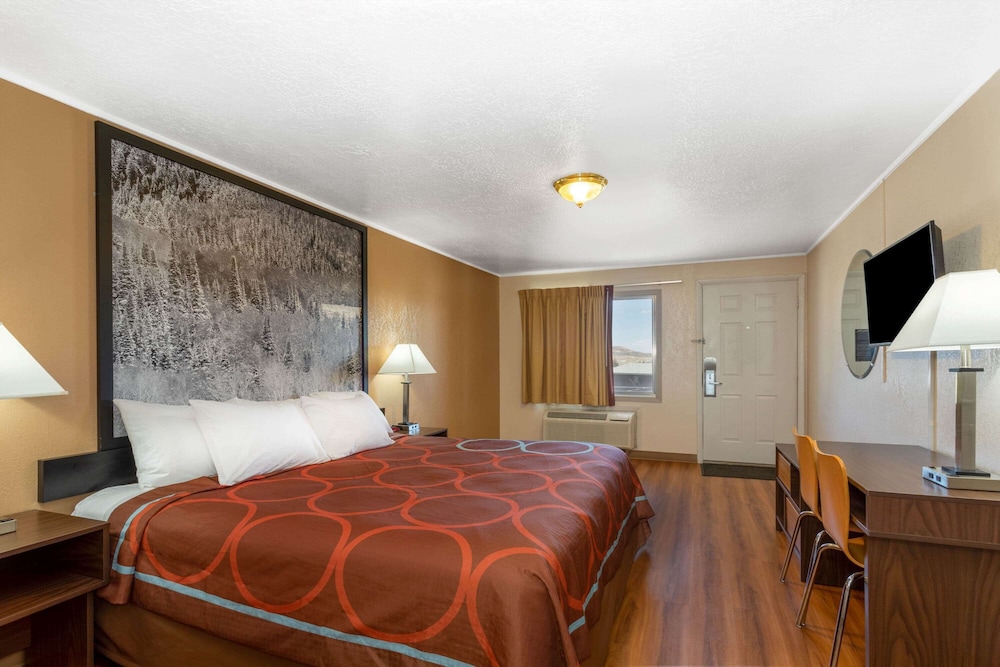Super 8 by Wyndham Evanston 19/36