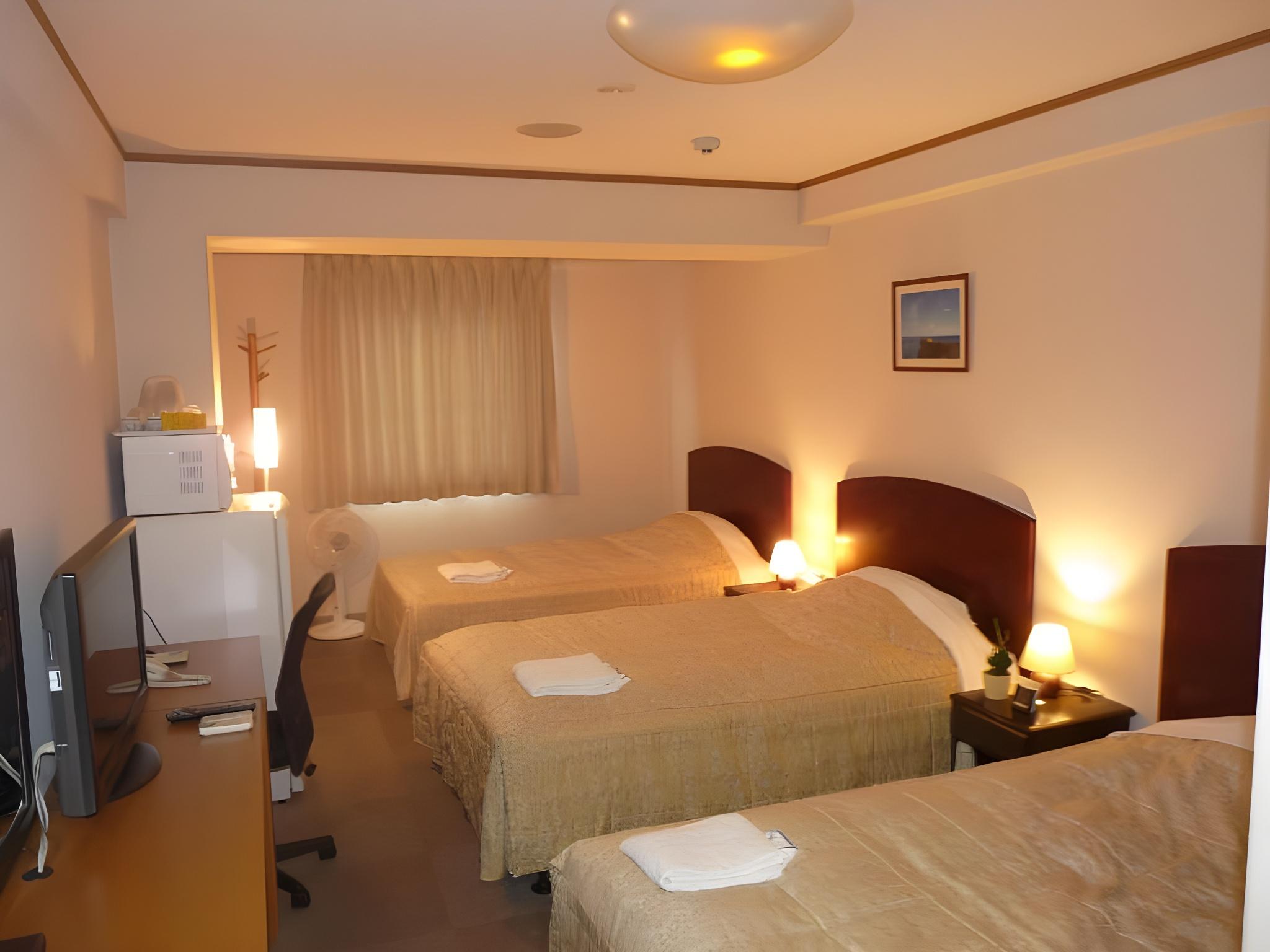 ROOM, TRIPLE