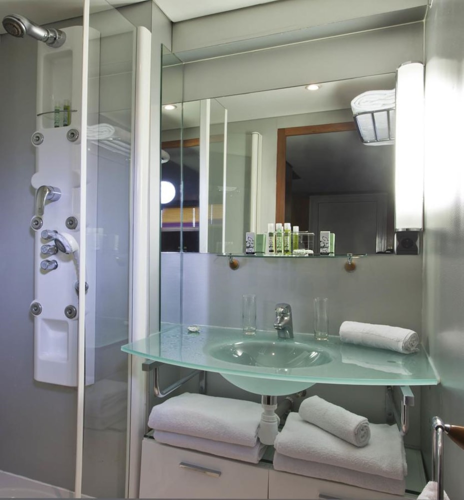 Vip Paris Yacht Hotel 50/50