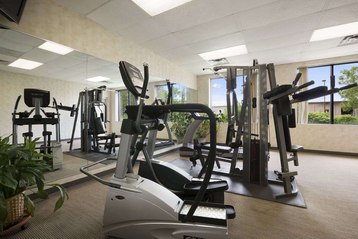 Holiday Inn Express Plattsburgh 4/12