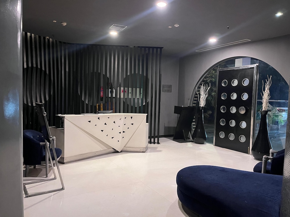 The Toy Hotel 27/50