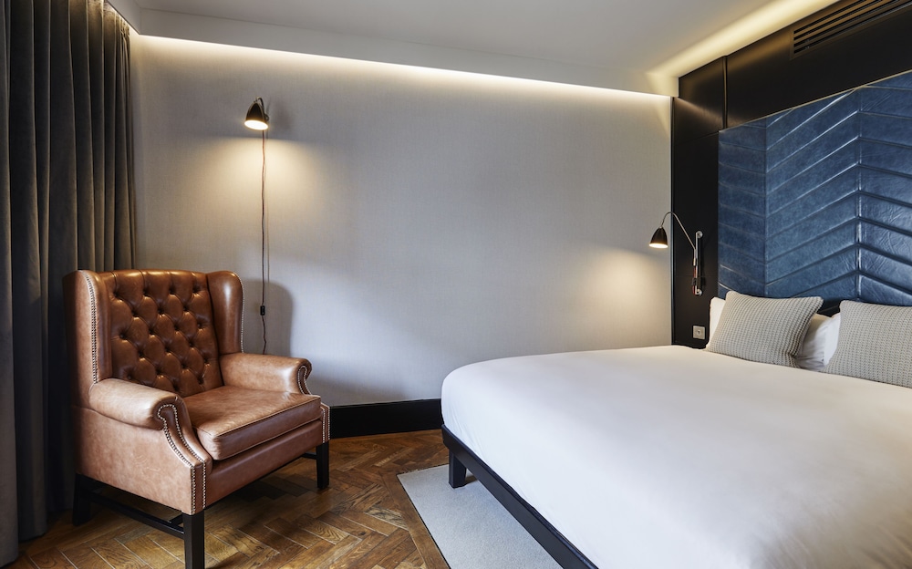 COZY, DOUBLE BED