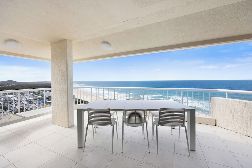 Coolum Caprice 26/76