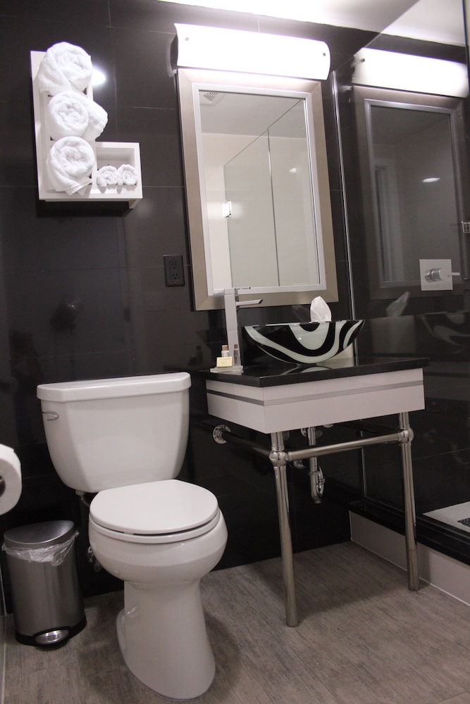 Lotus Boutique Inn Suites 35/57