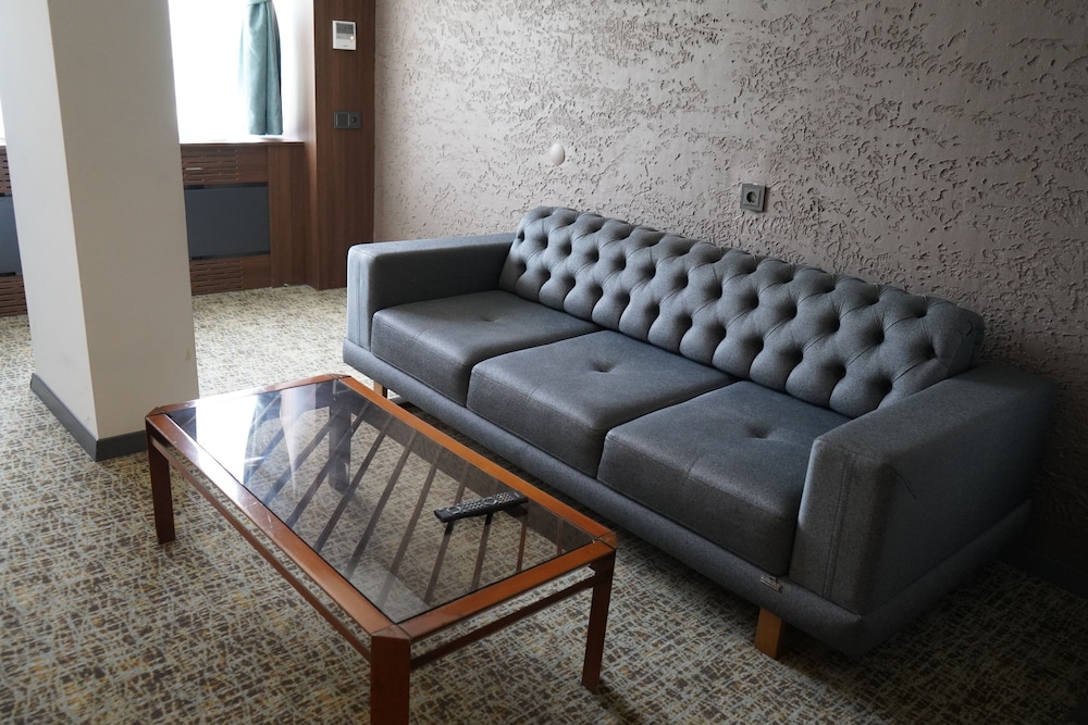 KIRCI HOTEL 38/48