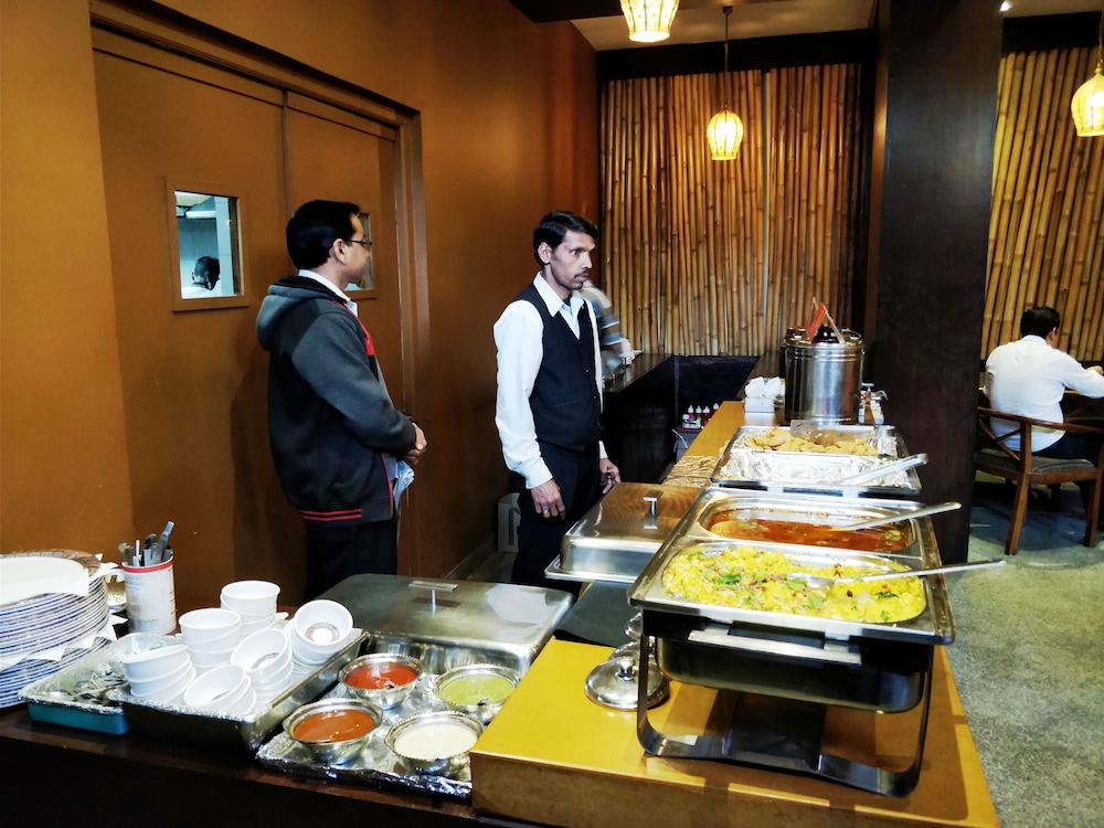 Hotel Mount Regency 59/67