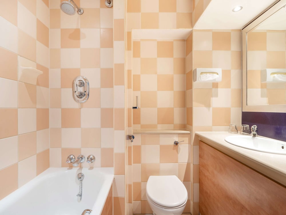 Mercure Maidstone Great Danes Hotel 17/75