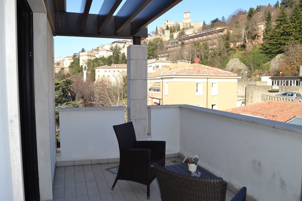 Hotel Joli 60/68