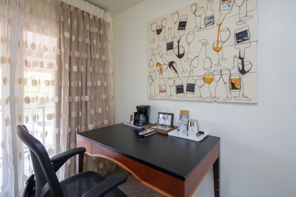 Vendange Carmel Inn and Suites 53/55