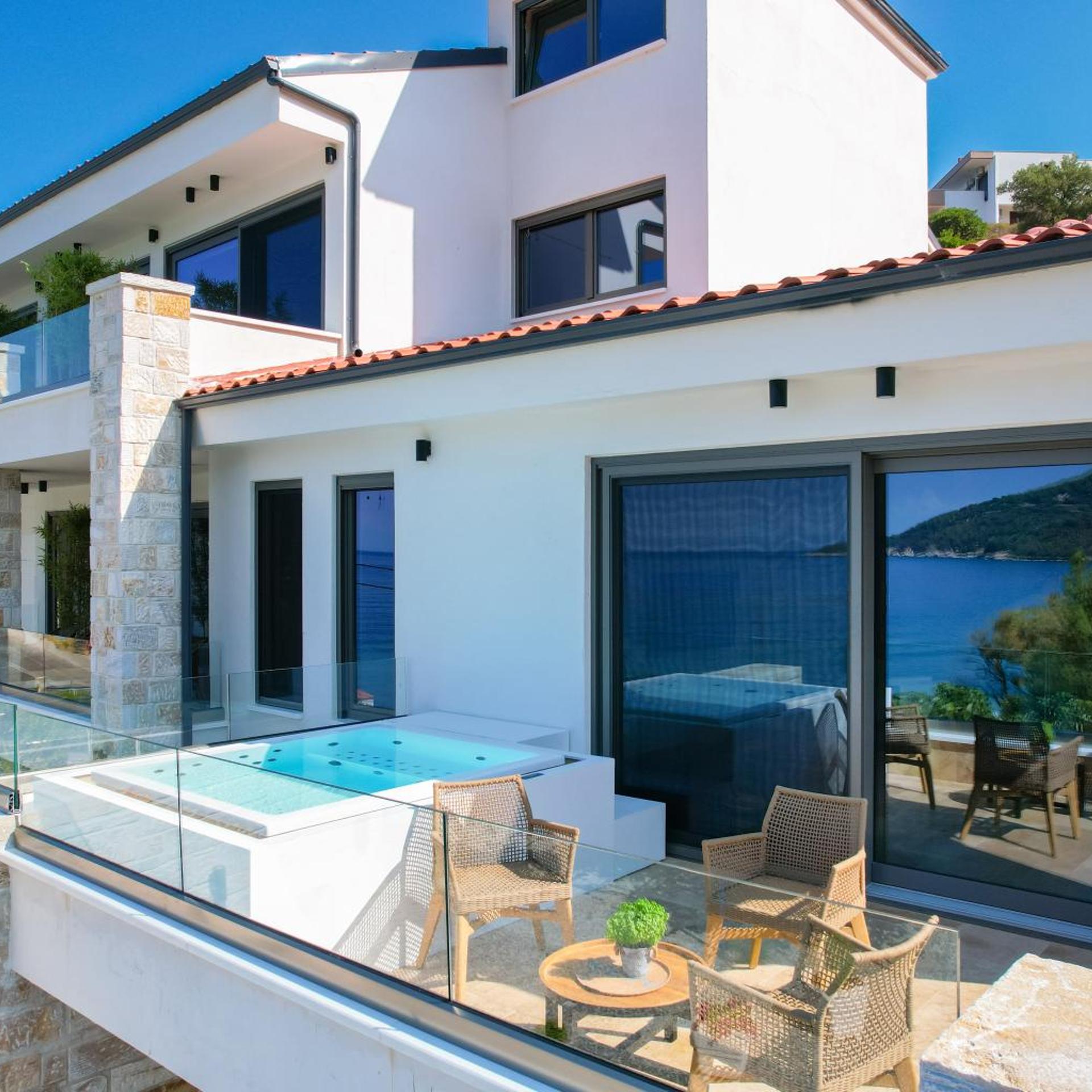 ESSENTIA LUXURY 16/30
