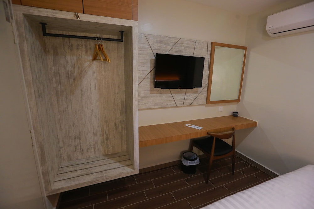 Pantai Regal Hotel 50/50