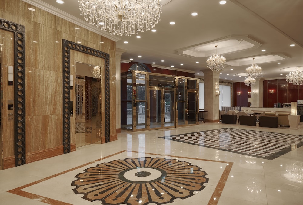 Goldone Hotel And Suites 8/72