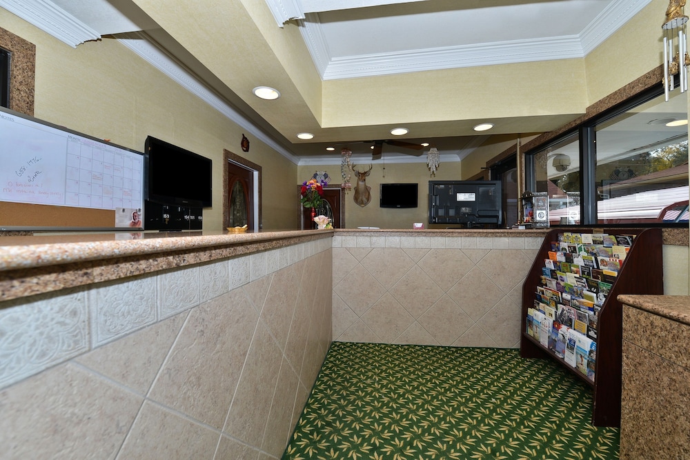 American Inn And Suites 23/47