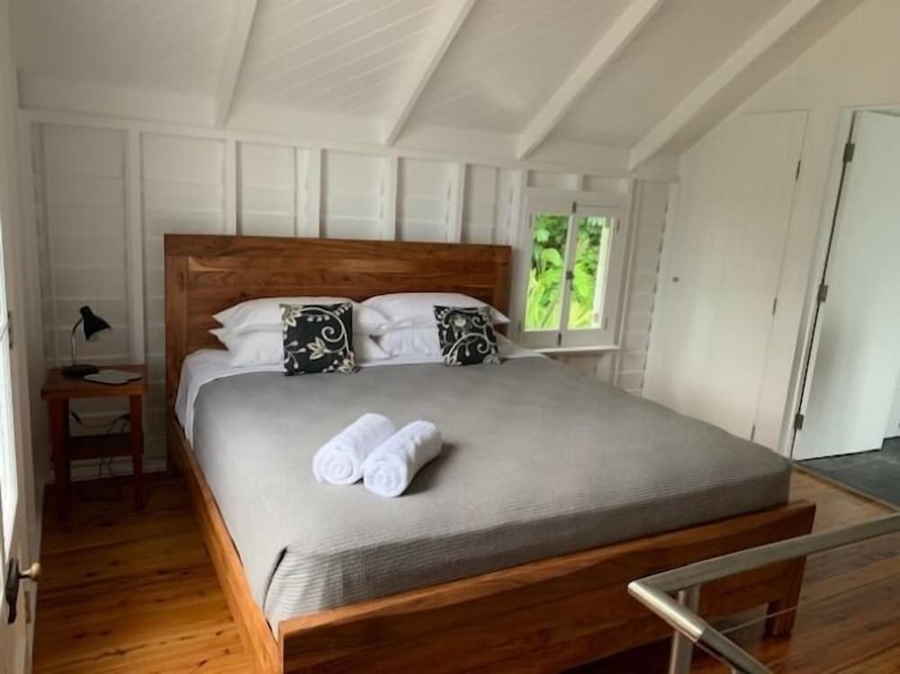 Port Douglas Cottage and Lodge 10/35
