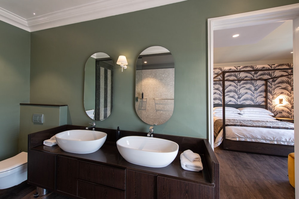 The Feather Hill Boutique Hotel 28/29
