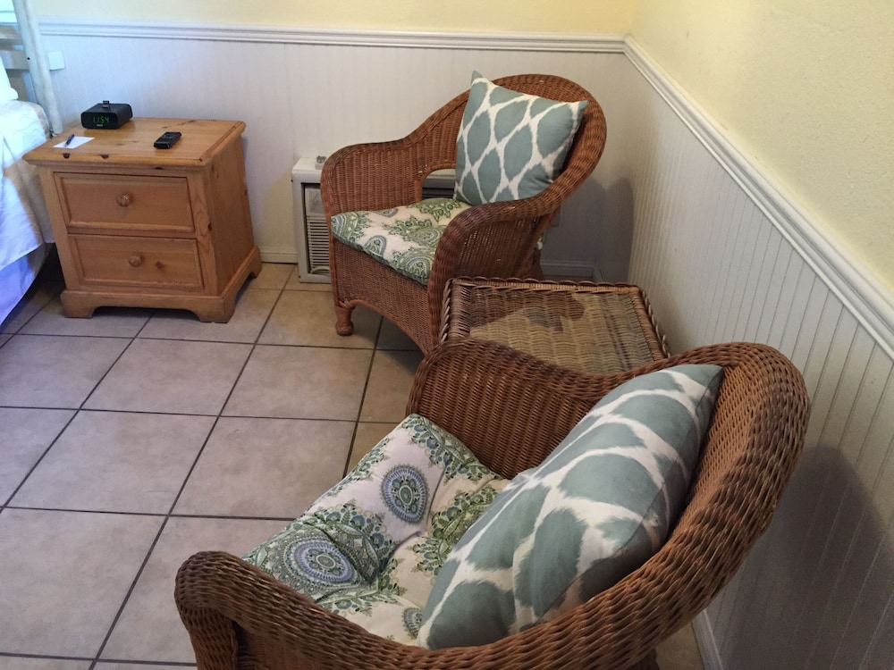 Seacrest Inn 40/42