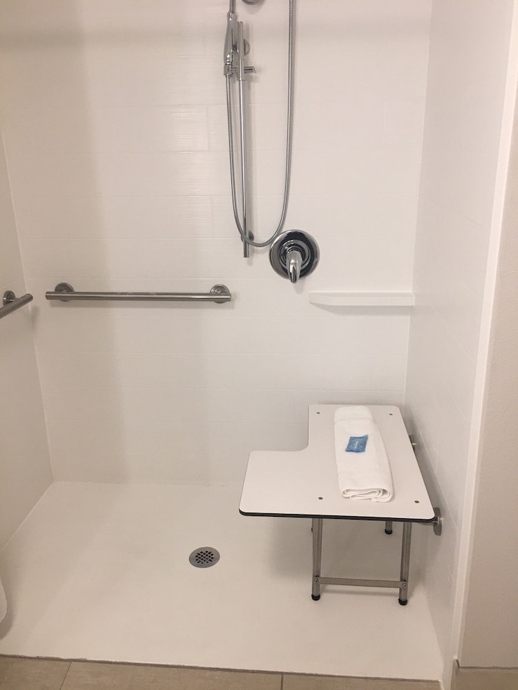 Holiday Inn Express Suites Kingdom City 18/53