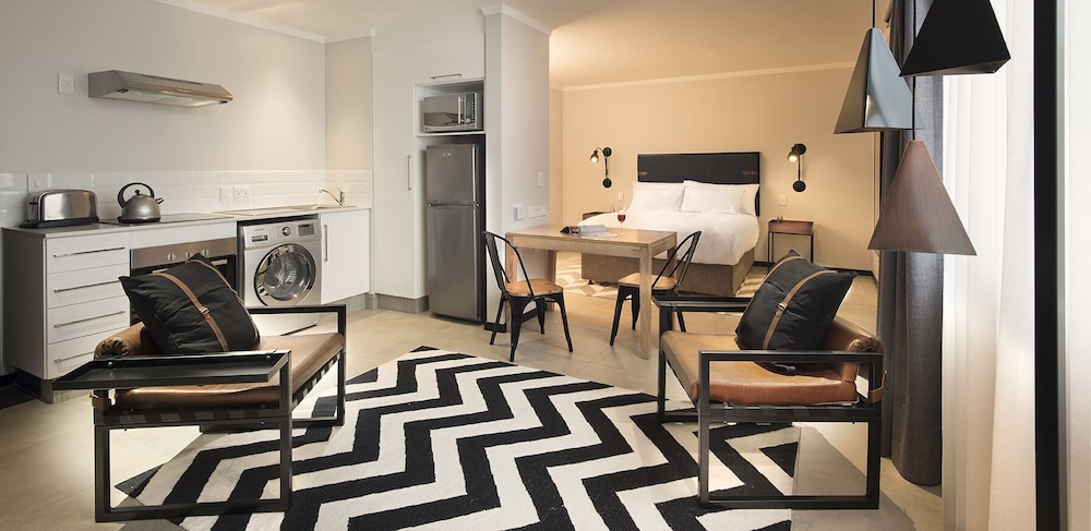 Max Executive Apartments 38/72