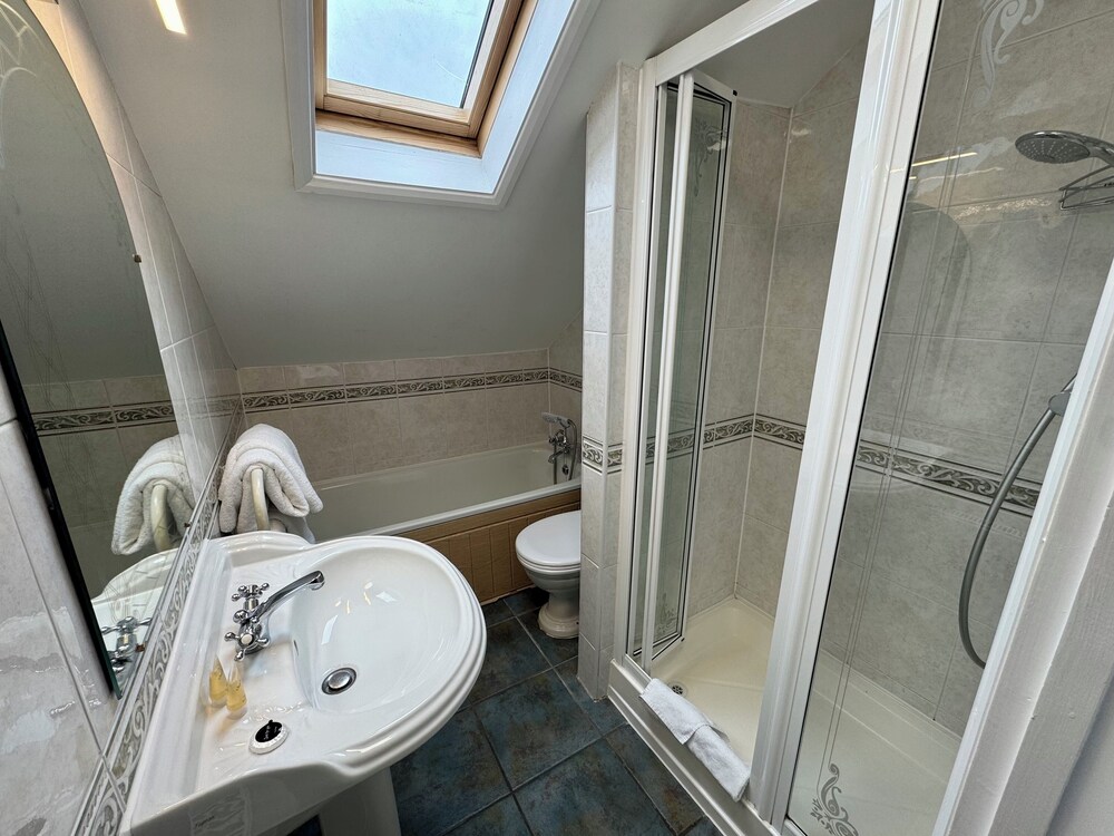 Brentwood Guest House Hotel 44/50