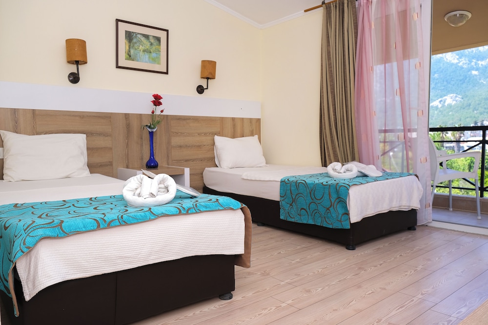 ECONOMY, DOUBLE OR TWIN BED