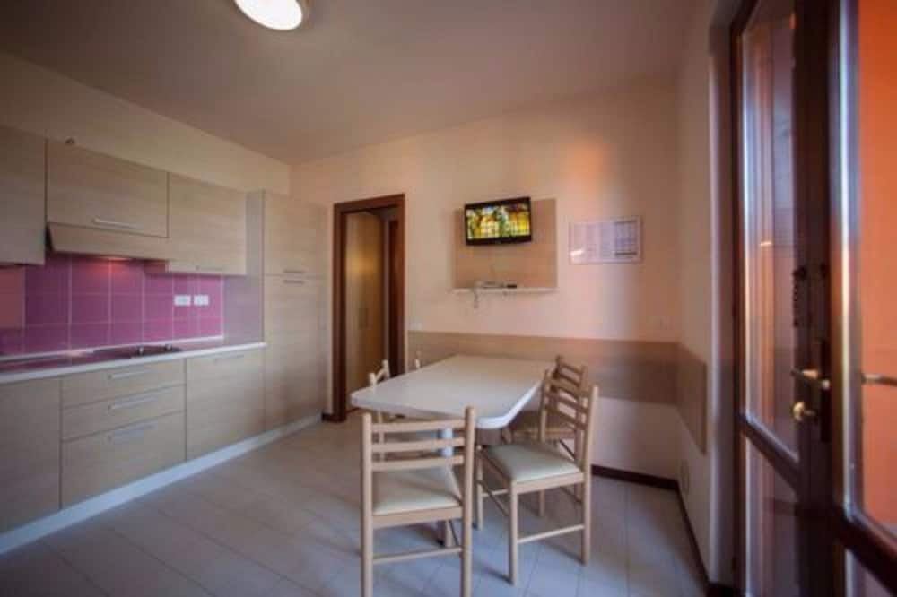 The Garda Village 14/55