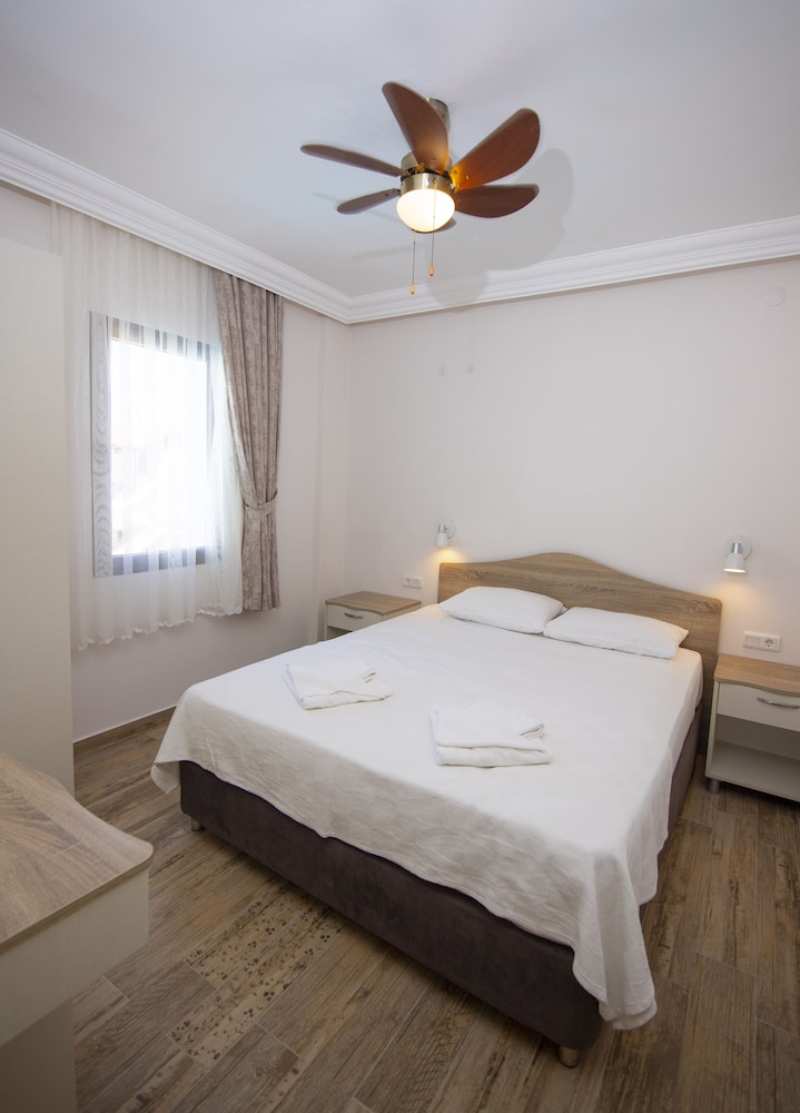 Diplomat Hotel 14/50