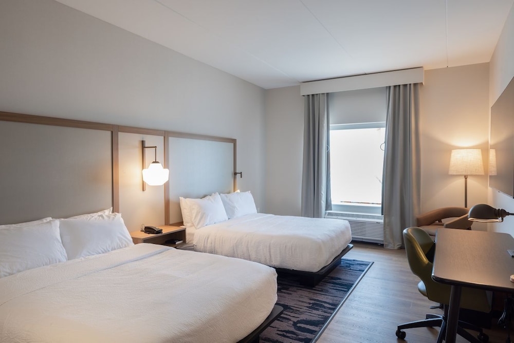 Fairfield Inn & Suites Dayton Beavercreek 8/27