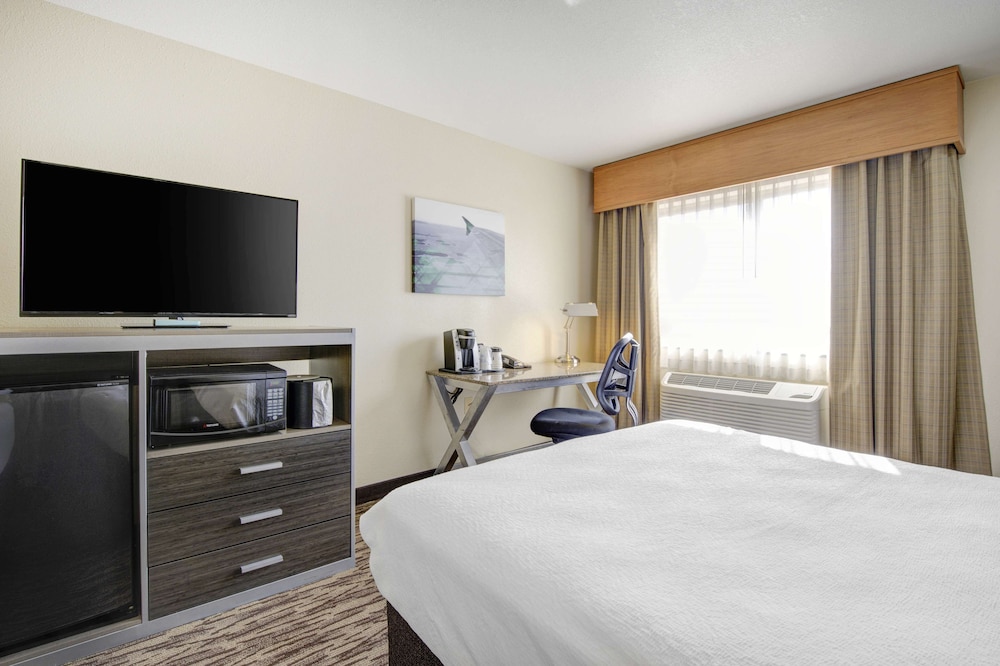 غرفة قياسية بسرير كينج، Best Western Plus Peppertree Airport Inn 3/10