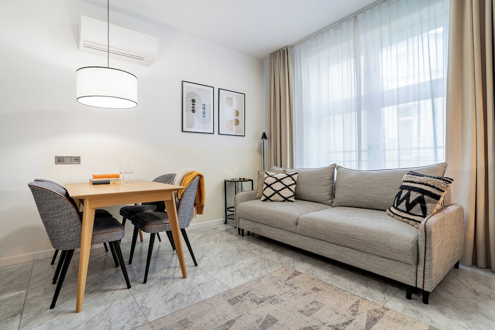H11 Aparthotel 48/72