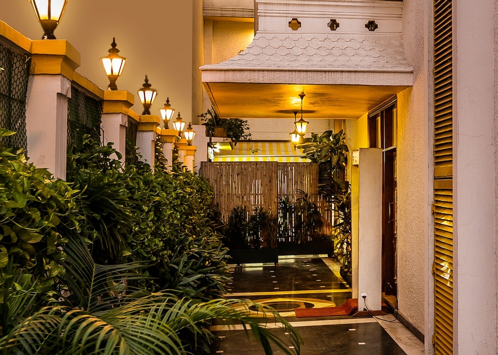 Home@F37 Kailash Colony Metro 7/69