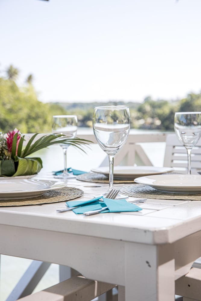Tropicana Lagoon Resort in PORT VILA