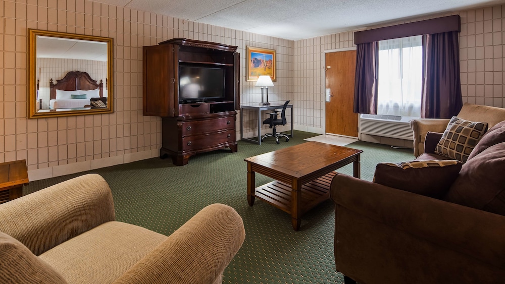 Baymont Inn and Suites by Wyndham Farmington, MO 38/62