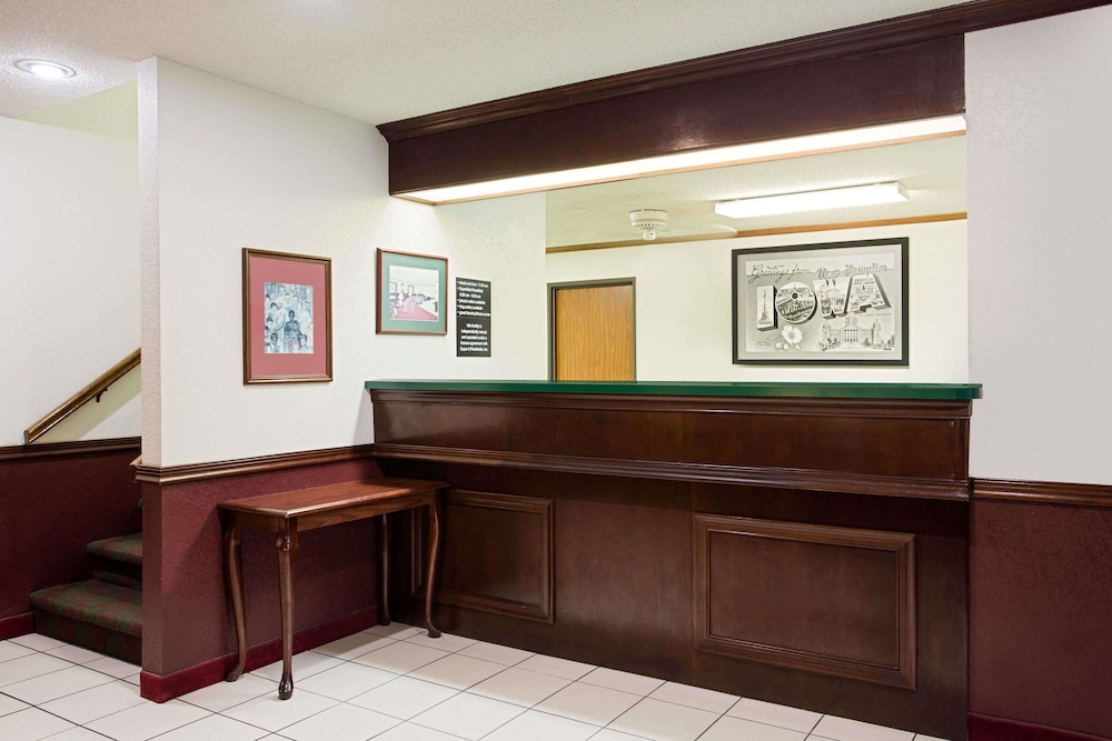 Super 8 by Wyndham New Hampton 4/32