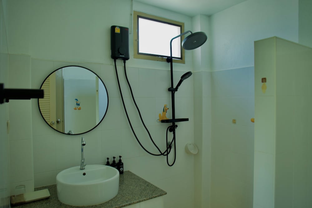 Ampha Place Hotel 52/53