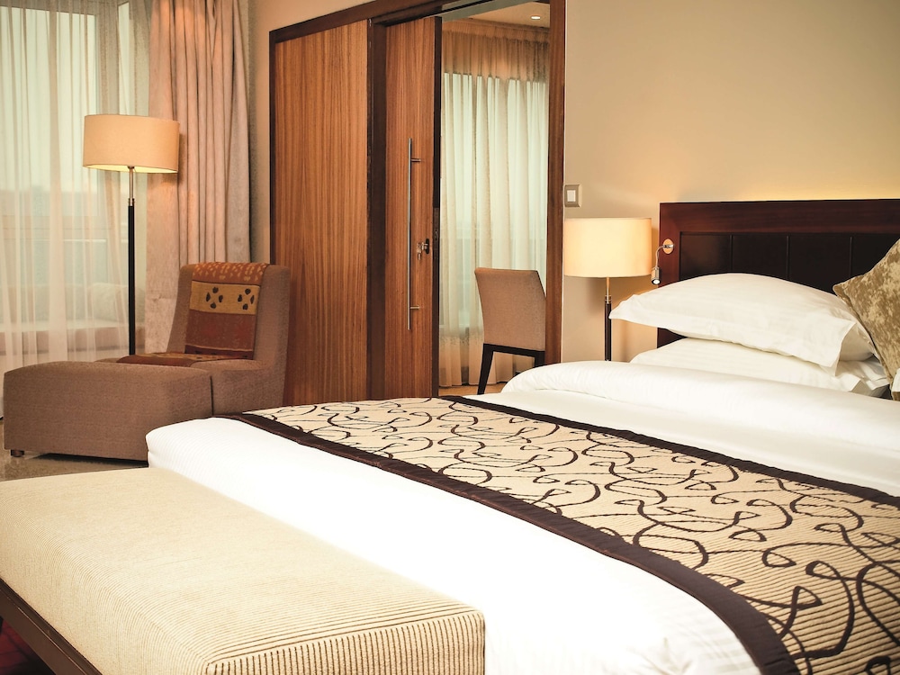 Radisson Blu Anchorage Hotel 10/84