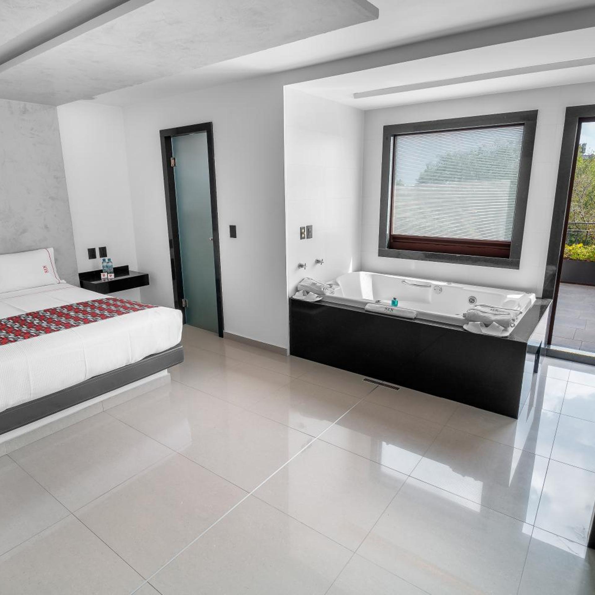 Suite, Hot Tub, Six Hotel 10/10
