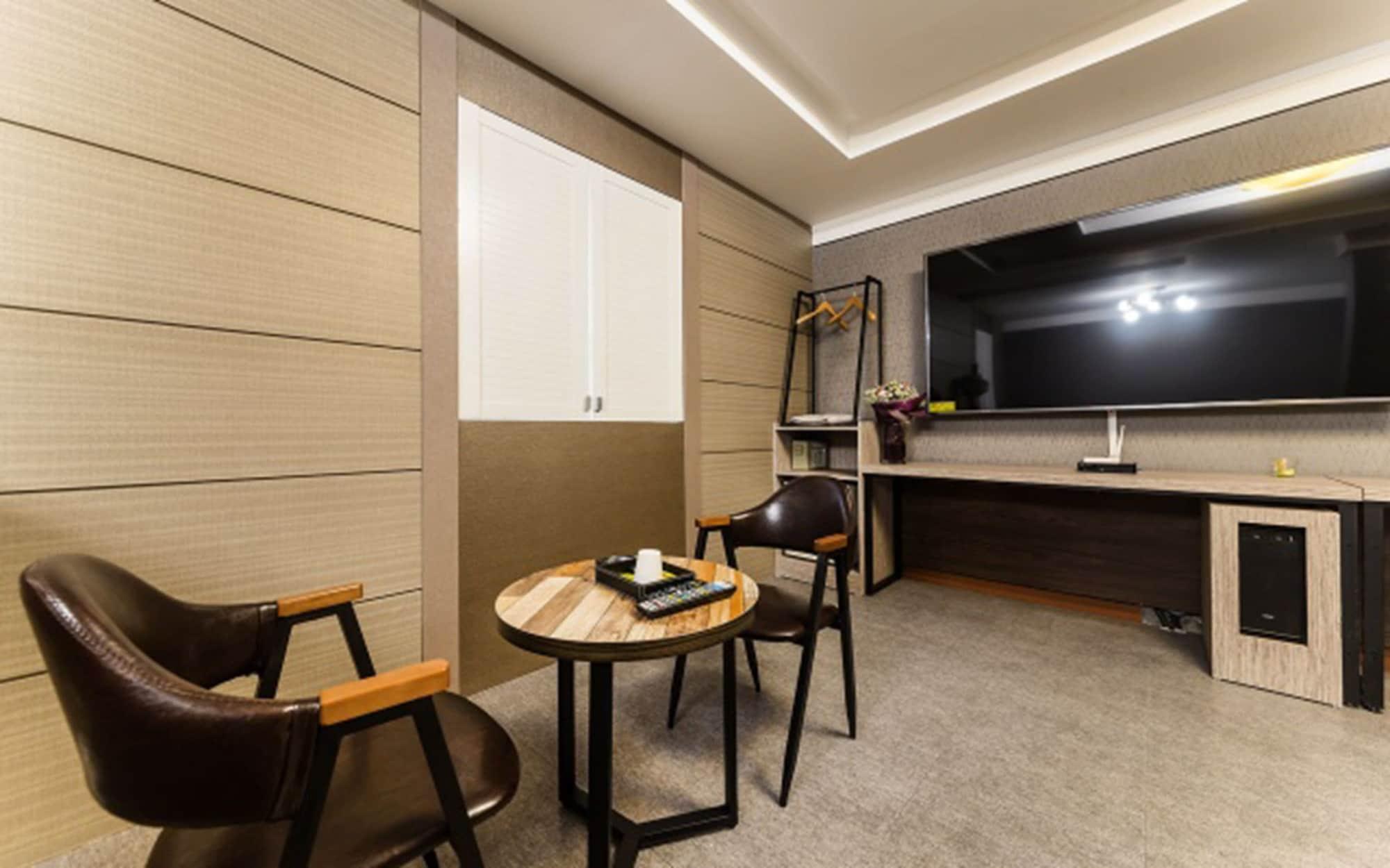 No 1 Hotel 29/44