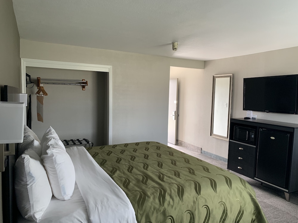 Quality Inn Kettleman City near Hwy 41 11/36