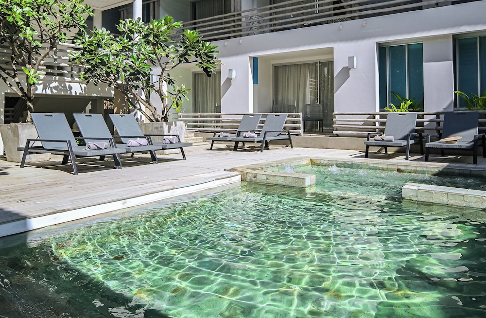 Ramada by Wyndham Phuket Southsea 18/50