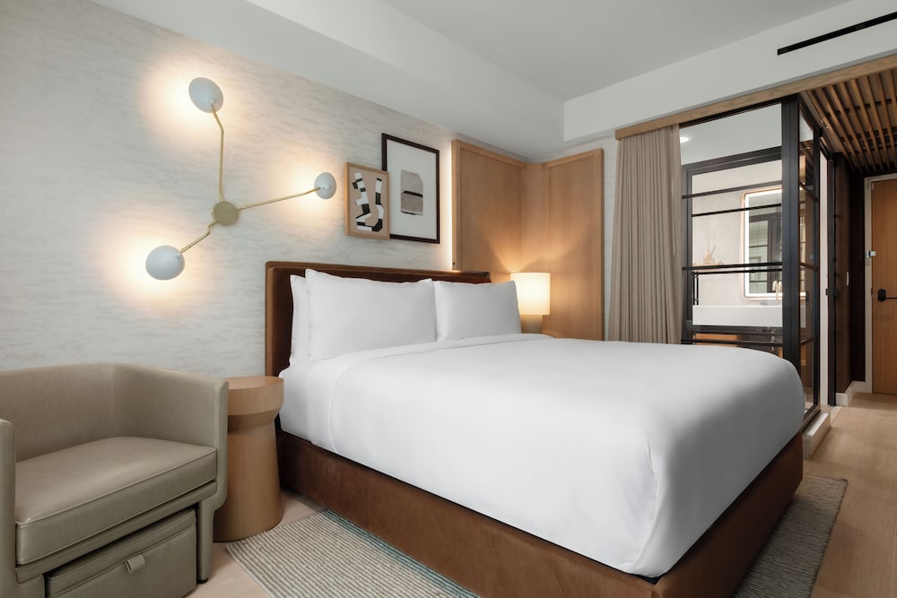 Inner, King Bed, with View
