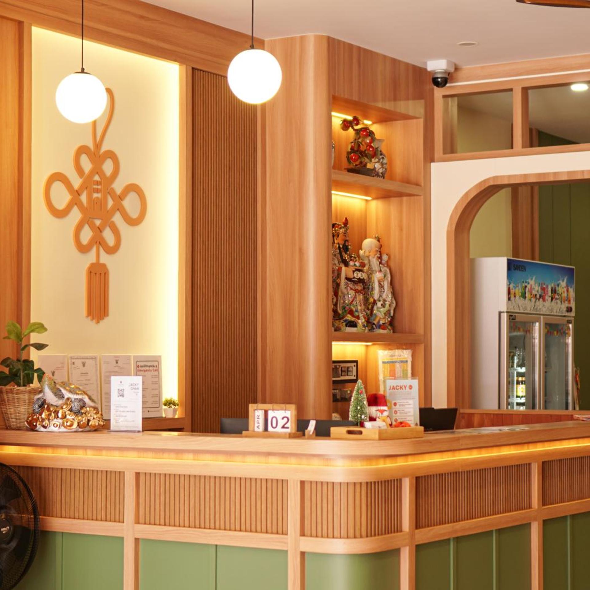 Jacky Chan Hotel 10/50