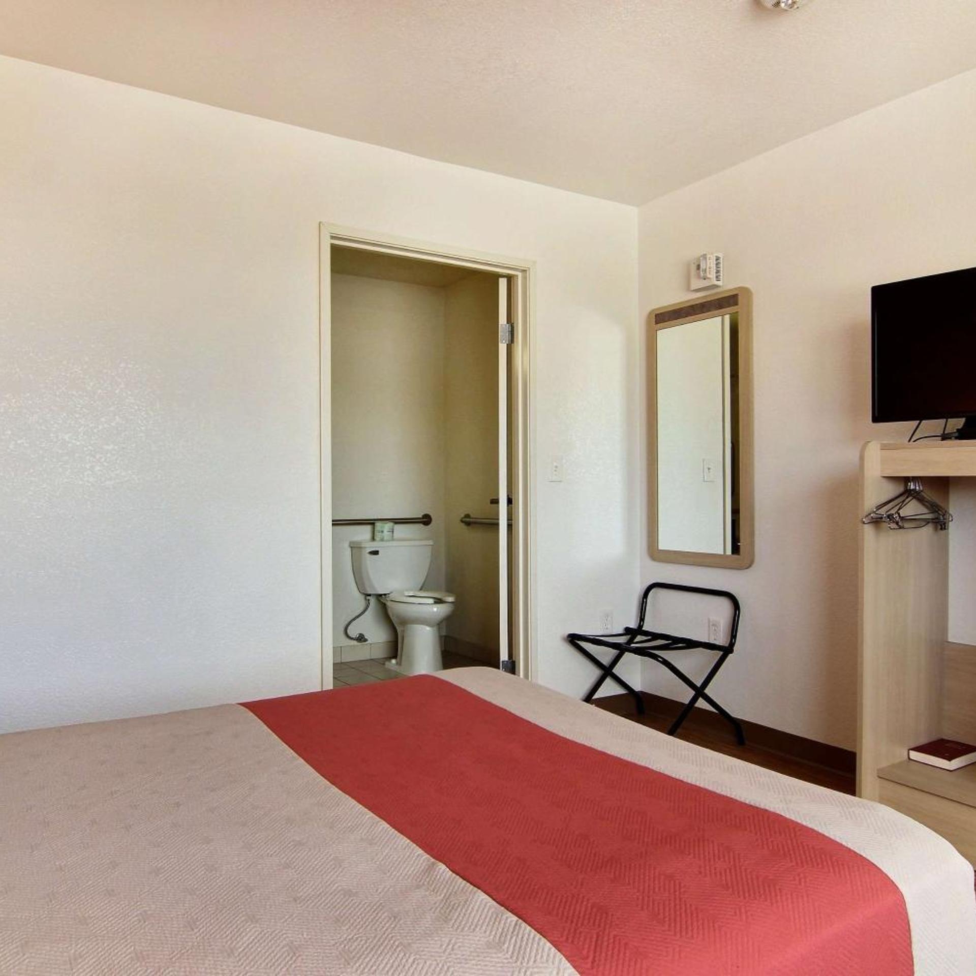 1 Queen Bed - Micfridge، Motel6 Fort Stockton, TX 9/10